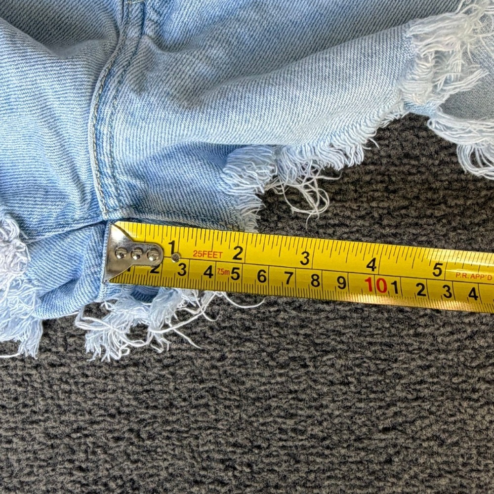 Levi Strauss High Waisted Mom Shorts Light Wash Distressed Denim Size 30 - Picture 9 of 11